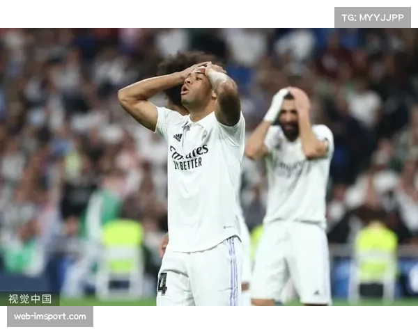 半场战报:拜仁慕尼黑1-0领先皇马,凯恩头球破门,维尼修斯两次中柱